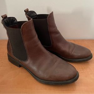 Women’s Leather Chelsea Boot Size 37